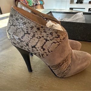 Via Spiga Grey Suede Booties Size 8.5